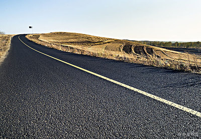 馳騁草原天路 縱情天地間的自由之旅